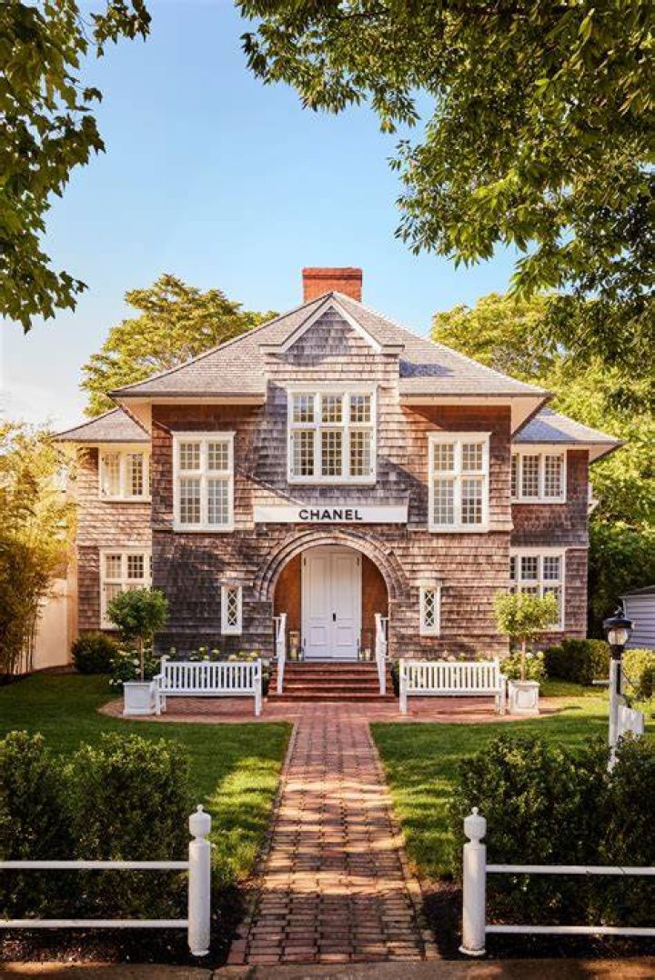 Chic Moments Captured: The Allure Of Chanel Hamptons Photos