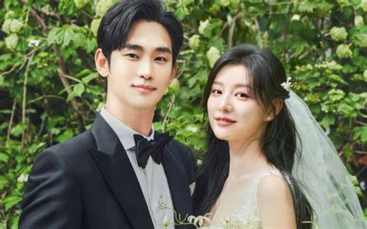 Exploring Kim Soo Hyun's Romantic Life: Who Is His Girlfriend In 2024?