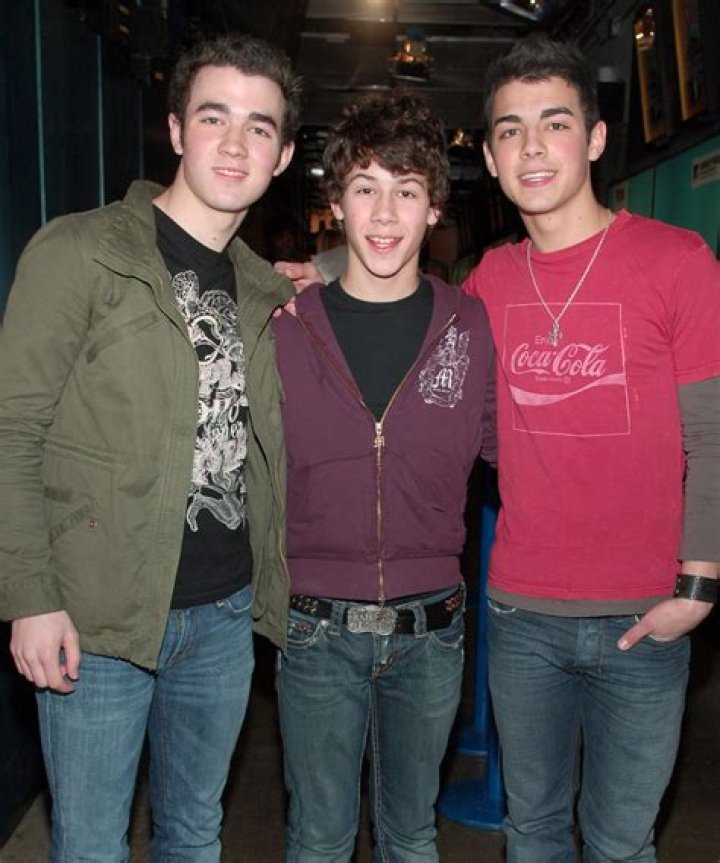 Exploring The Ages Of The Jonas Brothers: A Complete Guide