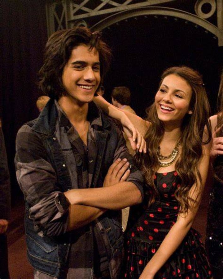 Sizzling Kiss Between Avan Jogia And Victoria Justice: A Must-See For Fans
